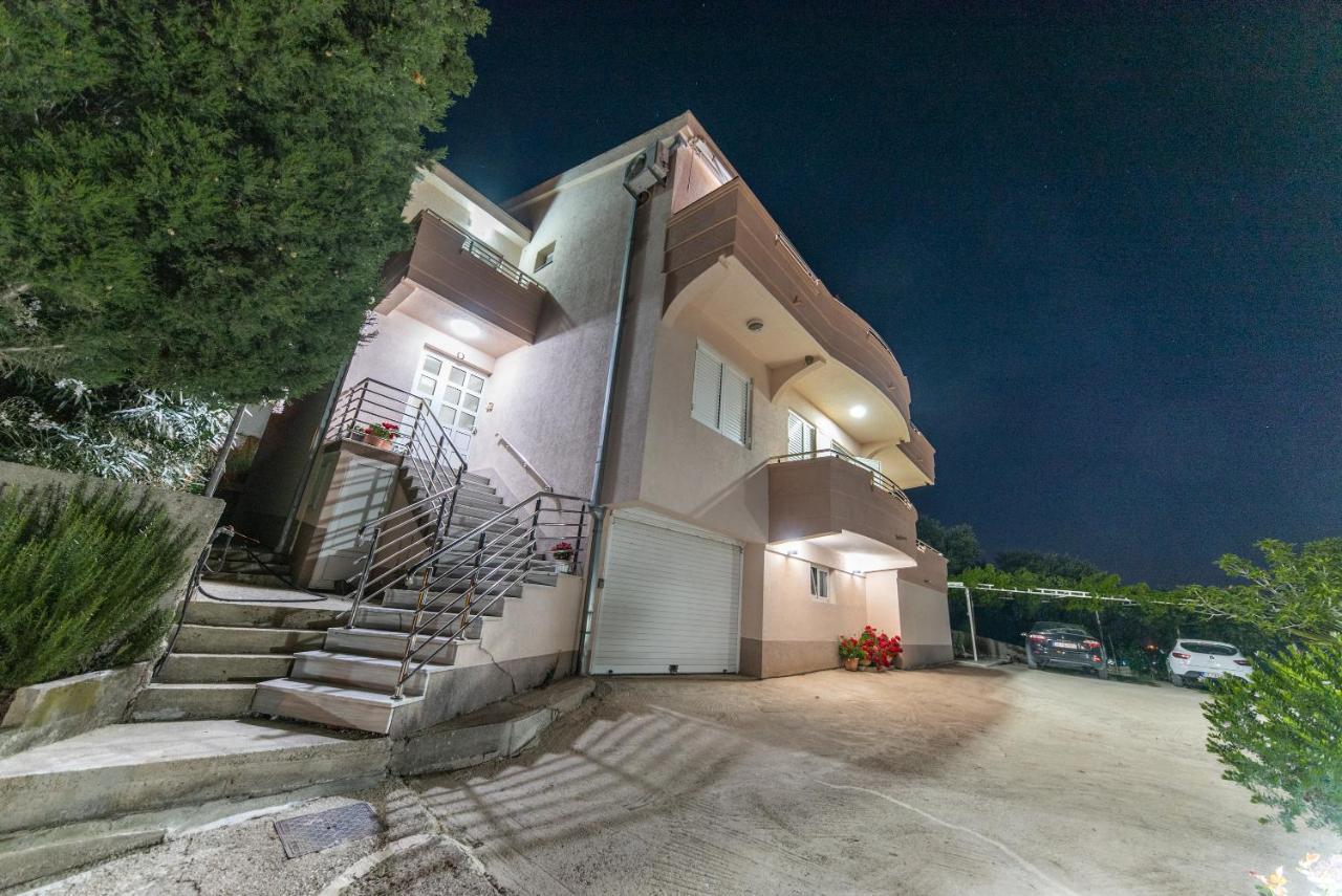 Apartments Villa Egzon Ulcinj Buitenkant foto