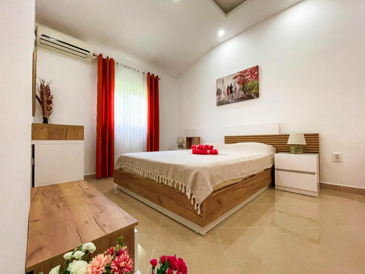 Apartments Villa Egzon Ulcinj Buitenkant foto